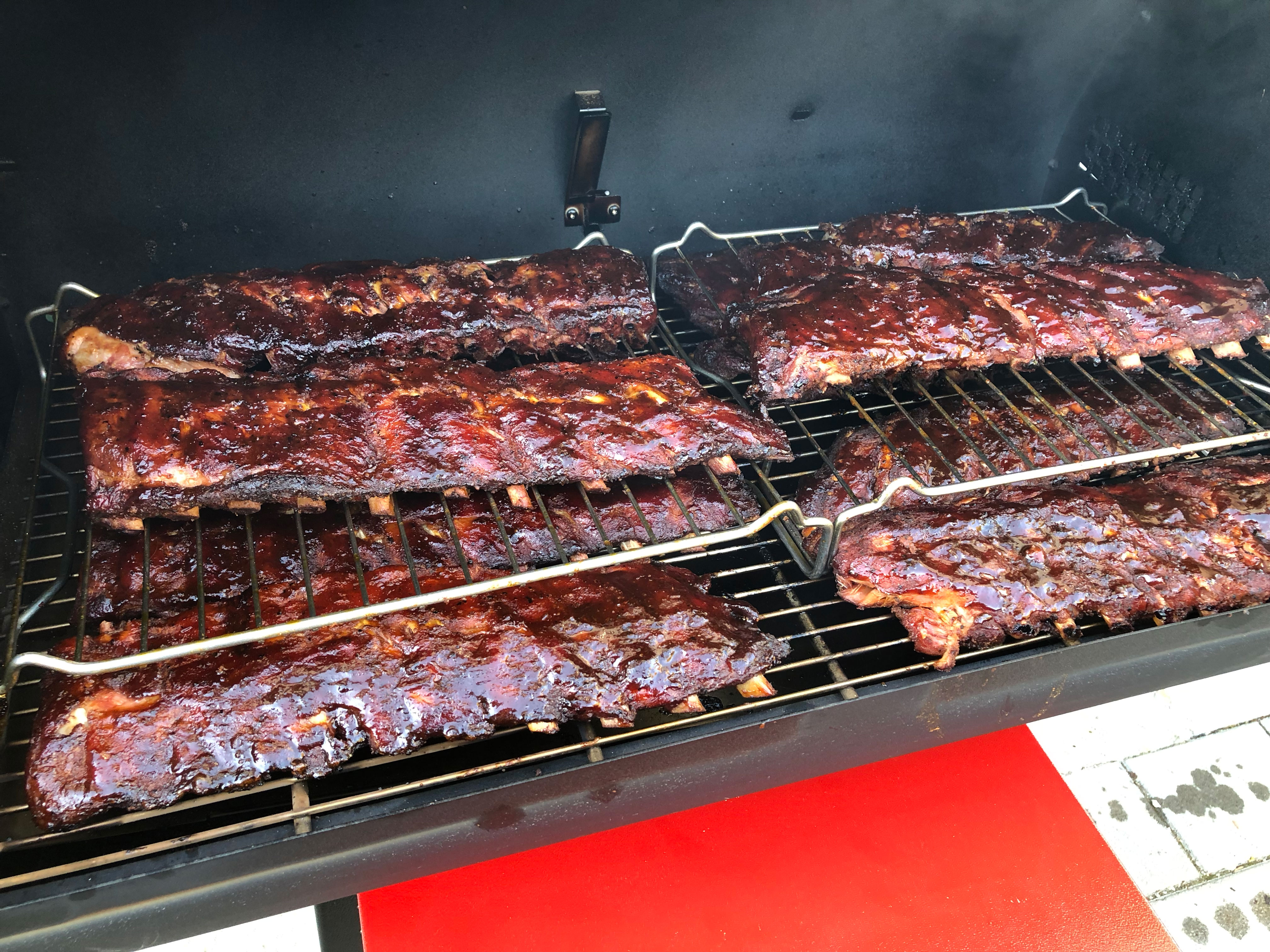 SchrittfürSchrittAnleitung für die perfekten Spare Ribs vom Smoker