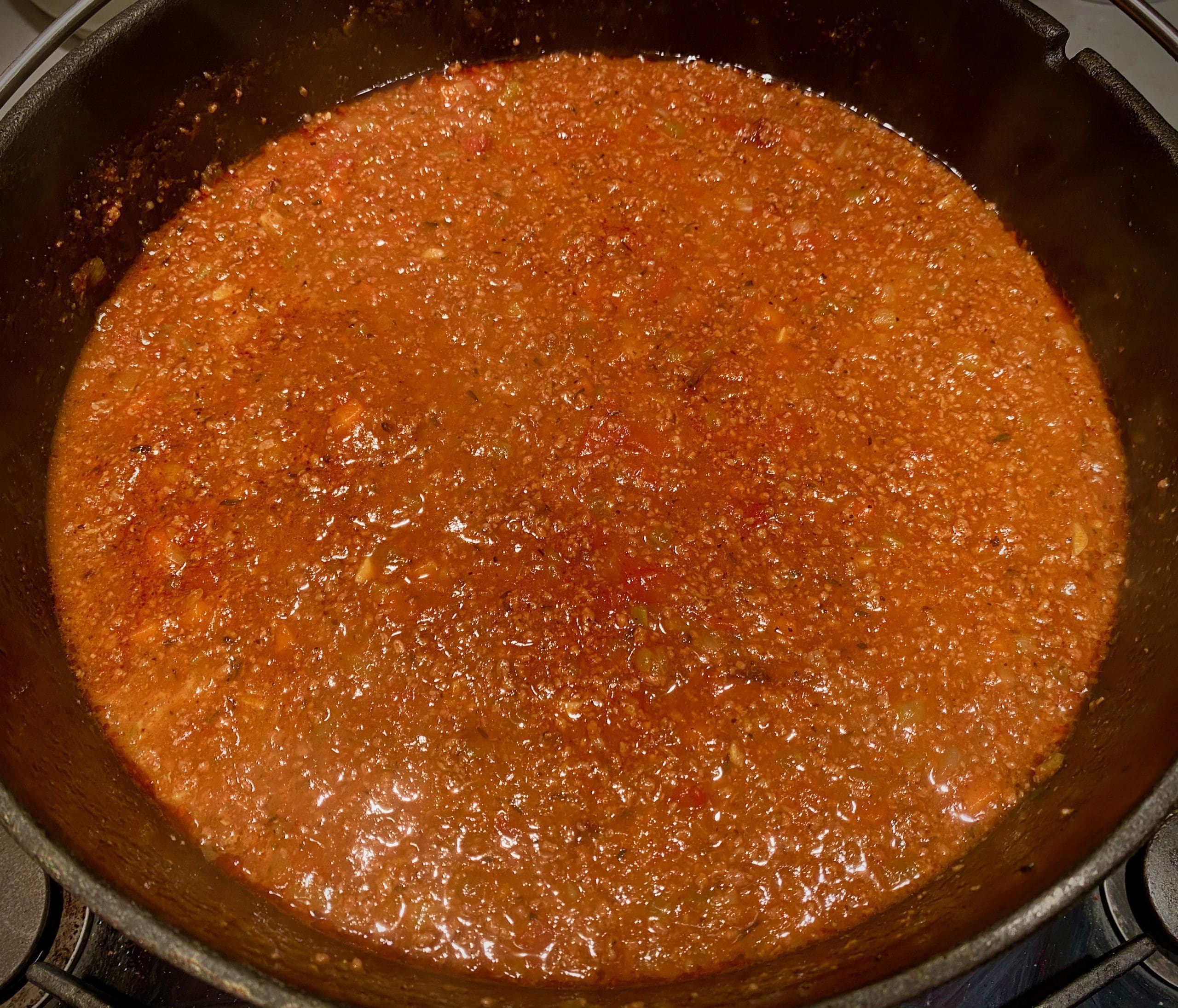 Sauce Bolognese (Ragù alla bolognese) aus dem Dutch Oven