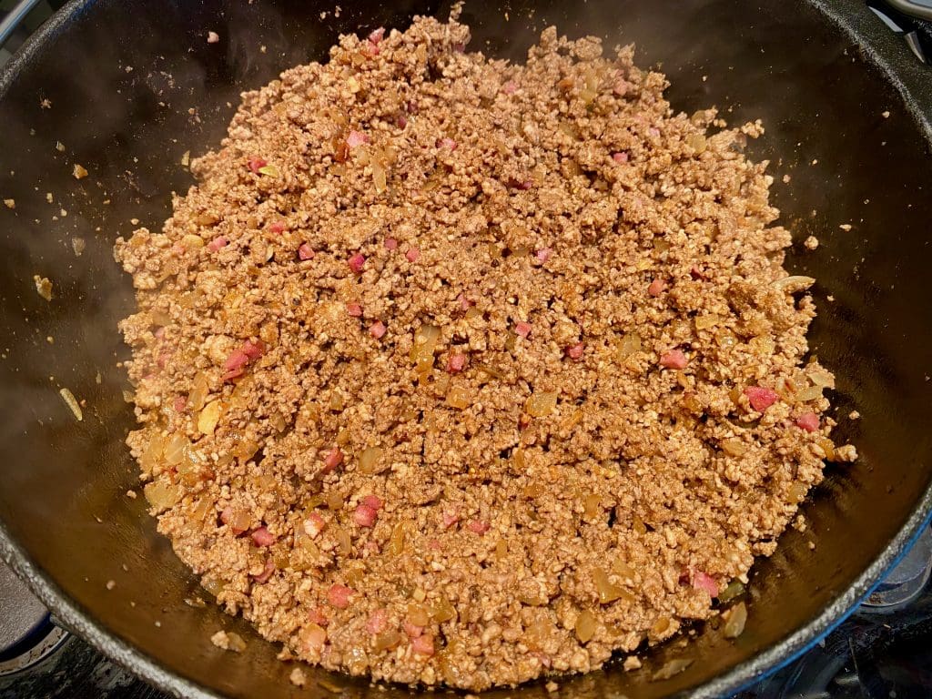 Chili con Carne aus dem Dutch Oven Big J's BBQ