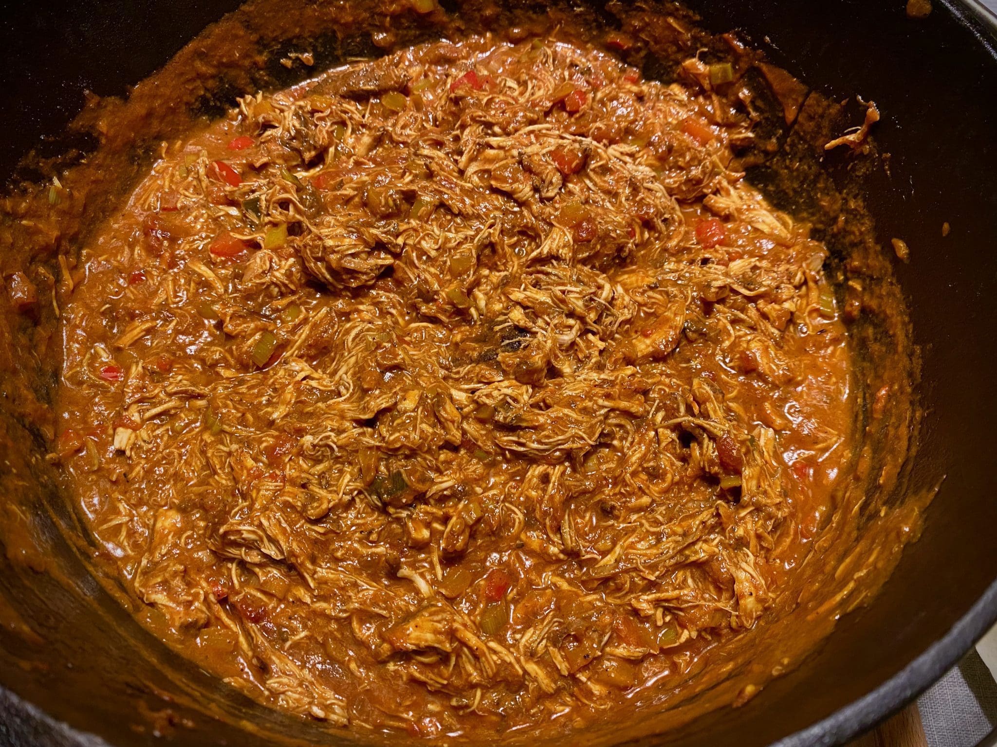 Pulled Tikka Masala Chicken aus dem Dutch Oven Big J's BBQ
