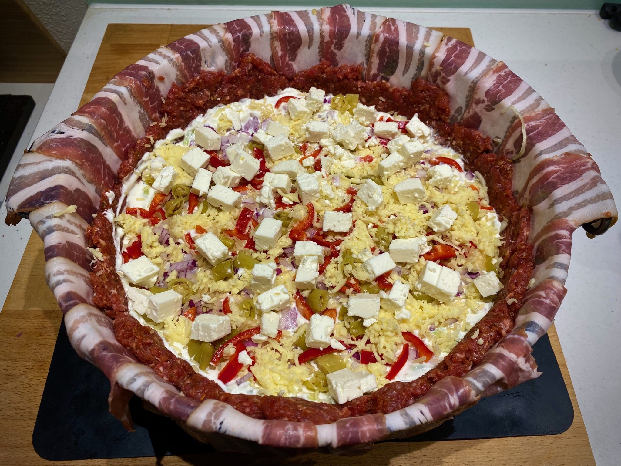 Bacon Bomb griechische Art aus dem Dutch Oven Big J's BBQ