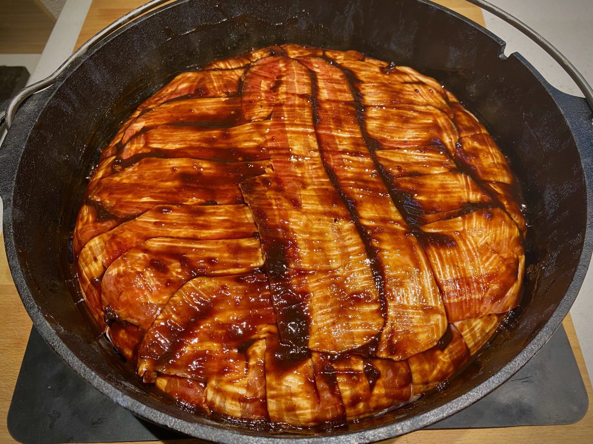 Bacon Bomb griechische Art aus dem Dutch Oven Big J's BBQ