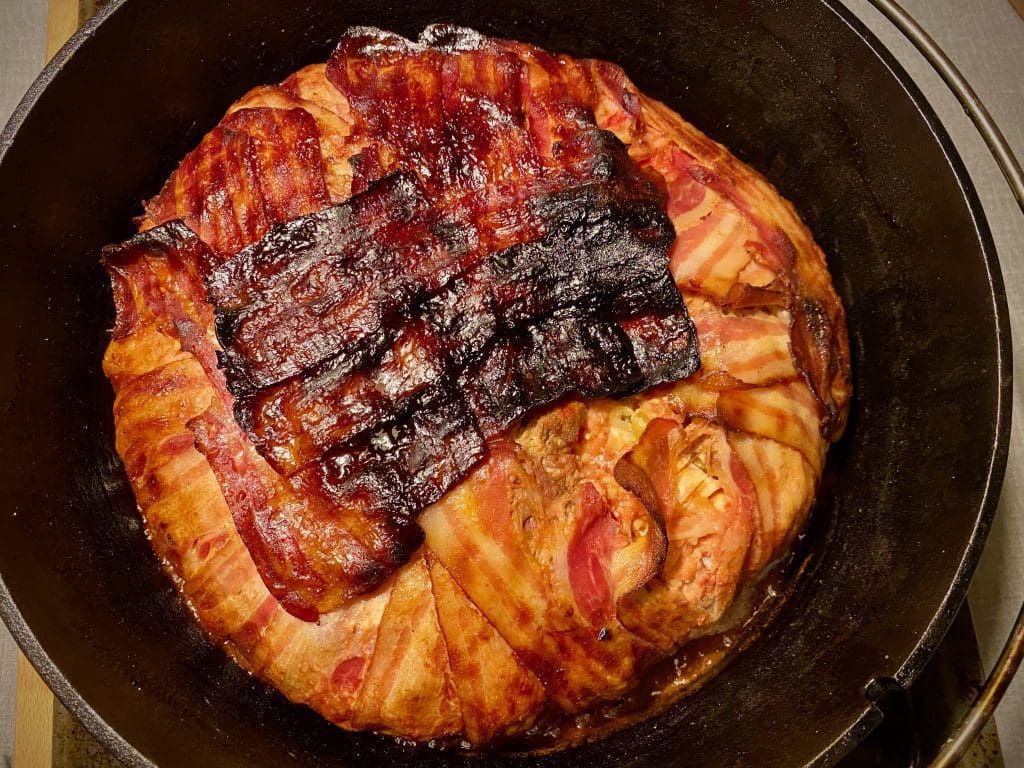 Bacon Bomb griechische Art aus dem Dutch Oven Big J's BBQ