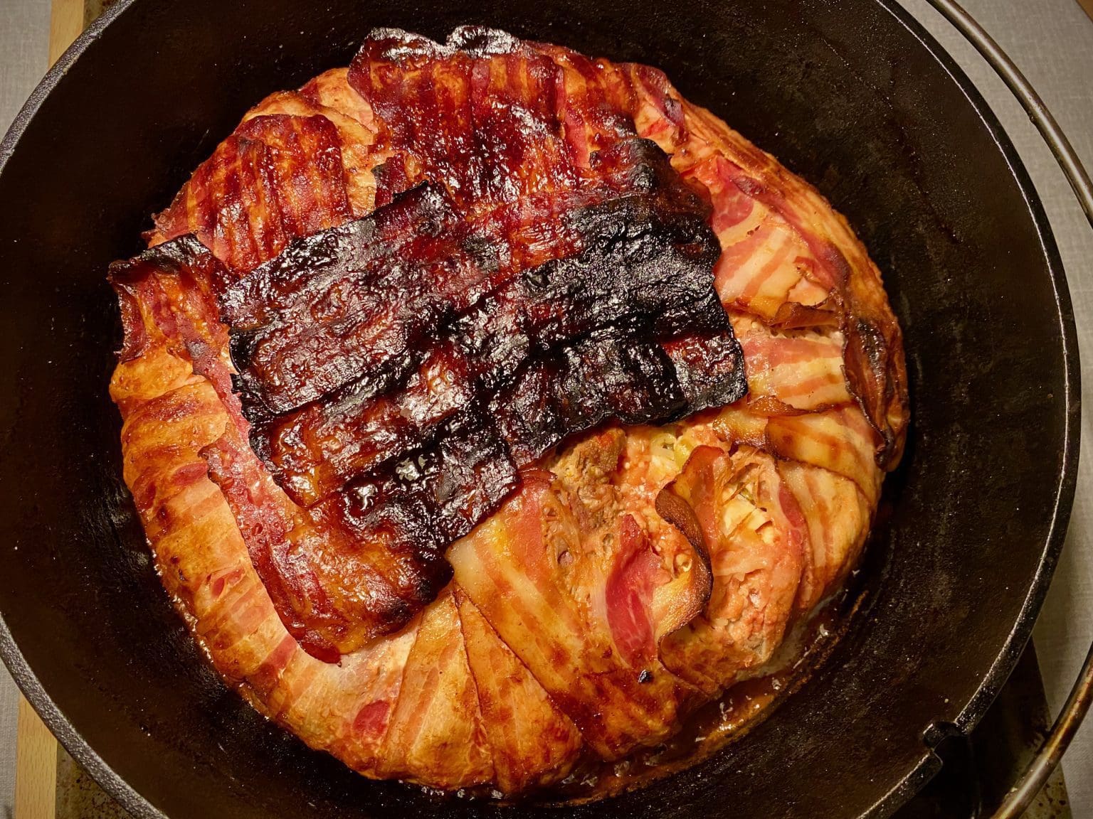 Bacon Bomb griechische Art aus dem Dutch Oven Big J's BBQ