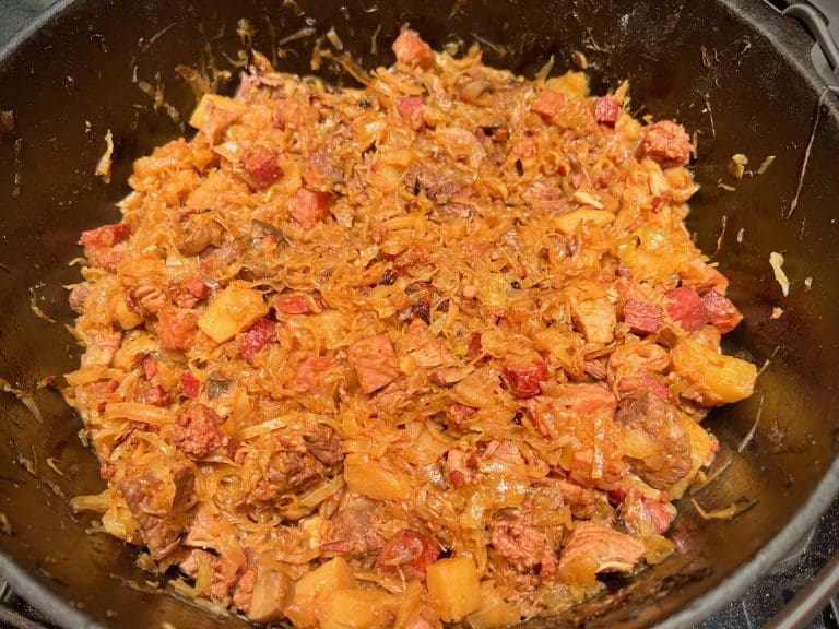 Bigos - das polnische Nationalgericht - Sauerkrauteintopf aus dem Dutch ...
