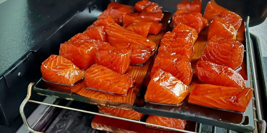 asiatische-lachspralinen-zedernholzplanke-002