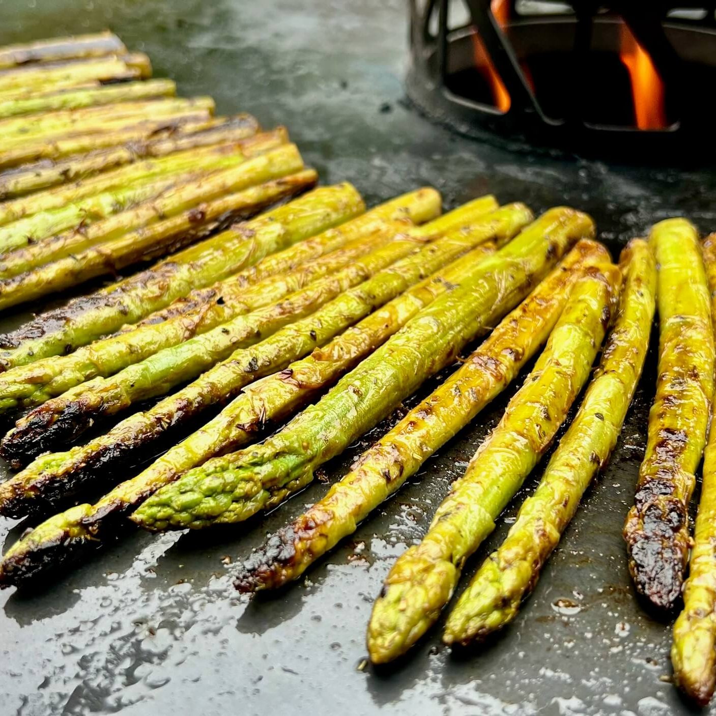 Gegrillter-Gruener-Spargel